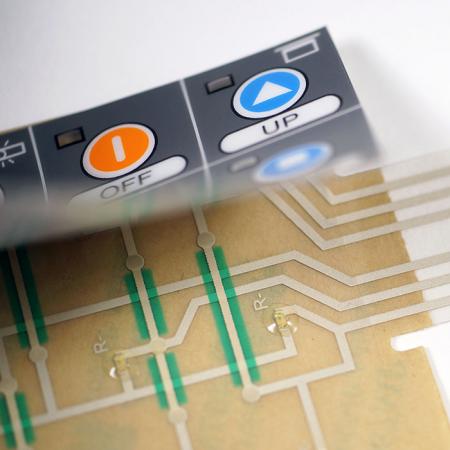 Membranomkopplare - Membranomkopplare är gränssnittsverktyg för användarutrustning som möjliggör kommunikation av kommandon från användare till elektroniska enheter.