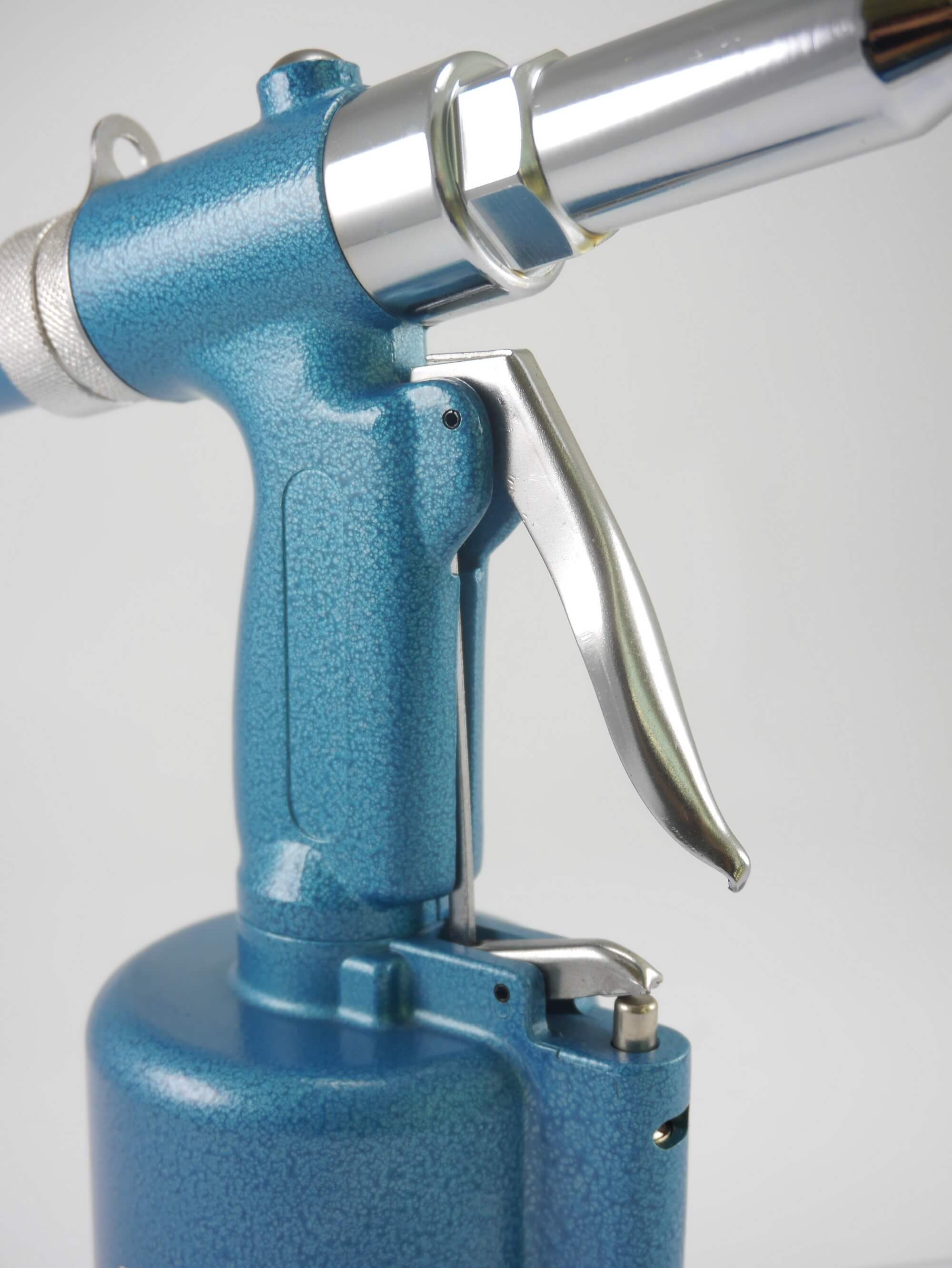 Air Hydraulic Riveter (1,603 kg.f) Supply. Over 44 Years of Vacuum