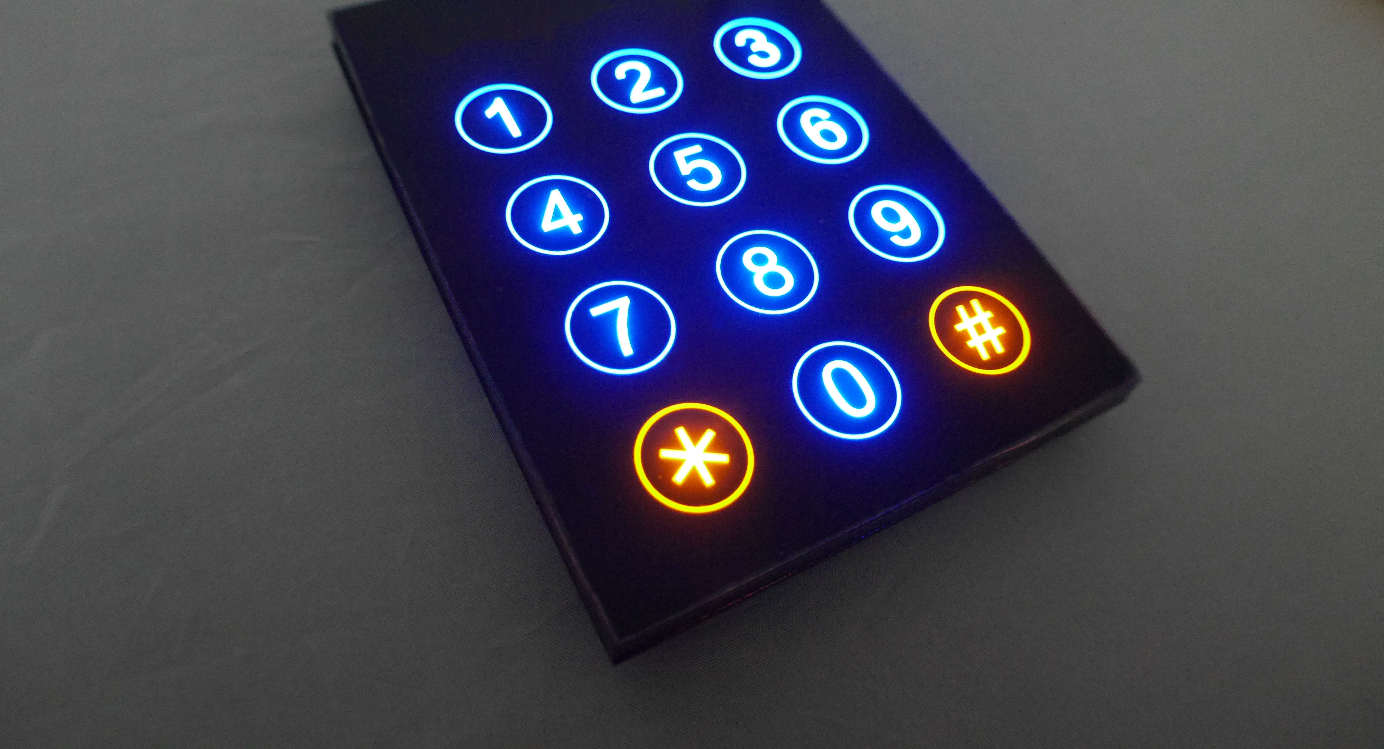 コチーフ | 皓智企業股份有限公司プロフェッショナルな容量性発光タッチスイッチモジュール、タッチキーフィルム、ソフトタッチスイッチ、導光板、導光フィルム、三次元冷光設計、冷光バックライトの製造とサービスを提供(台湾)皓智企業股份有限公司