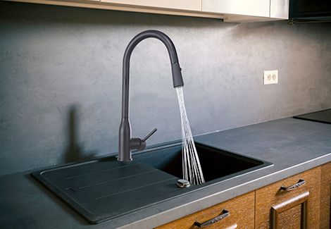 FEDER stainless steel pull down kitchen faucet.