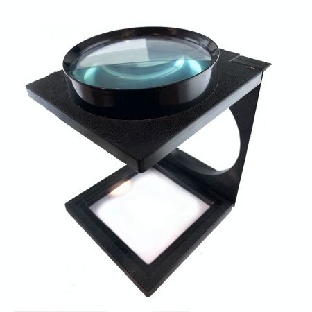 folded magnifying lens with led light