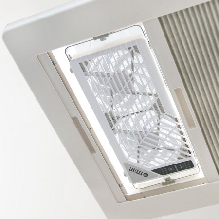 De montageventilator voor het raamrek past op raamfilters zonder de dubbele ventilator te demonteren.