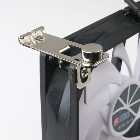 Crochet de conception spéciale pour s'adapter à différentes grilles de ventilation RV