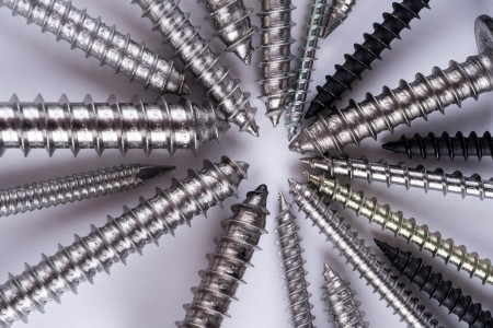 鐵板牙螺絲 - 自攻螺絲顧名思義就是不須先鑽孔就可以自己攻螺紋的螺絲。對於鐵板，鋁板，浪板，木板，或塑板，不同類型的自攻螺絲都能依照本身的特性發揮功用。
