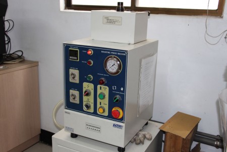 Máquina de prensa de montagem metalográfica