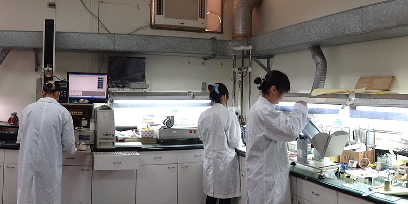 Лаборатории и оборудване за научноизследователска и развойна фолио за прозорци.