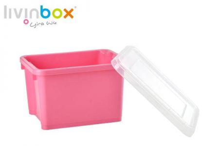 Small stackable and nesting storage bin with lid, 7.5L