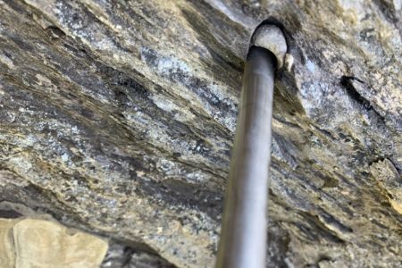 Chemische Verankerung auf Fels und Naturstein