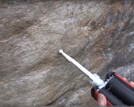 Fijación de anclaje con pegamento para escalada en roca