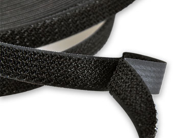 鉤毛同體黏扣帶 - 鉤毛同體粘扣帶，以特殊織法鉤面及毛面織於同一面。