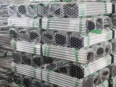 Barre en aluminium pour la production de chaises de bain.