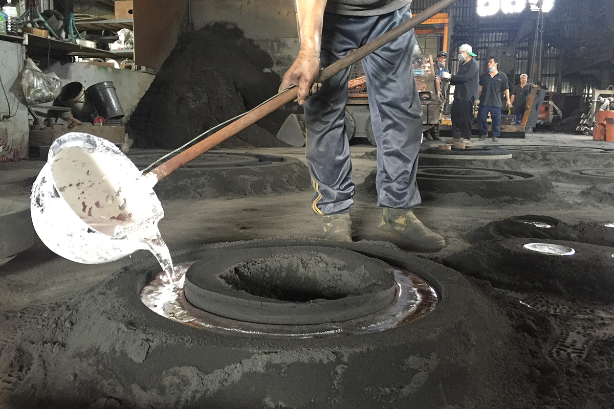 Fusione In Sabbia Di Alluminio Su Misura E Grande Venduto In 45 Paesi Per Anni Anello D Aria E Testa Portapettini Di Fornitura Di Film Soffiato Fino A 7 Strati Cy