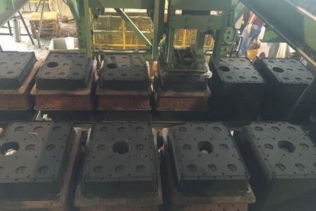 Automatic mold preparation with different designs of parts.