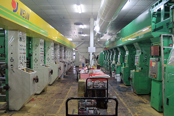 Photo of printing department in
Chun Yu plastic, supplier of gift wrapping paper
