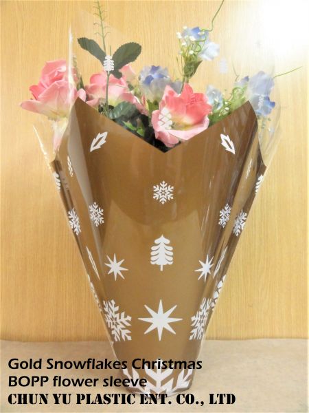 wrapped bouquet in gold Snowflakes Christmas BOPP flower sleeve
