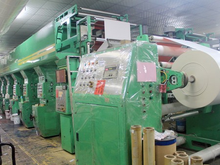 Mesin press warna 6+1 berkecepatan tinggi untuk pencetakan kertas kado.