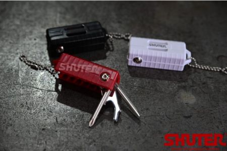 Multi tool keyring kit in red, black and white