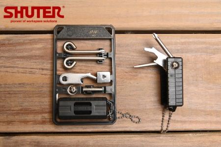 Multi tool keyring kit in black