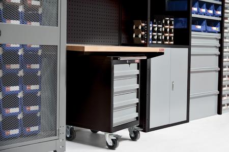 스틸 서랍이 있는 수납장 - 다양한 크기의 강철 서랍은 모든 하드웨어 보관 요구 사항에 맞는 다양한 구성으로 구성됩니다.