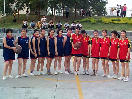 AHOKU东莞厂的女子篮球队。