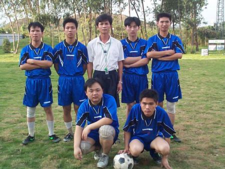 AHOKU東莞廠的男子足球隊。