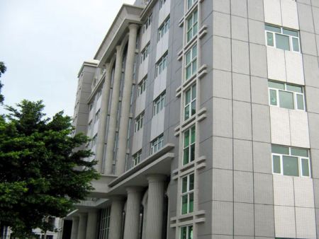 AHOKU東莞廠行政管理辦公大樓於2009年落成，總面積有26,000平方米。