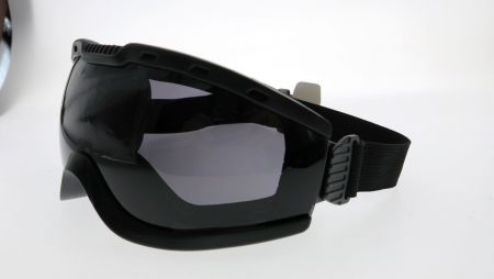 Large vision goggle
(Made in China)