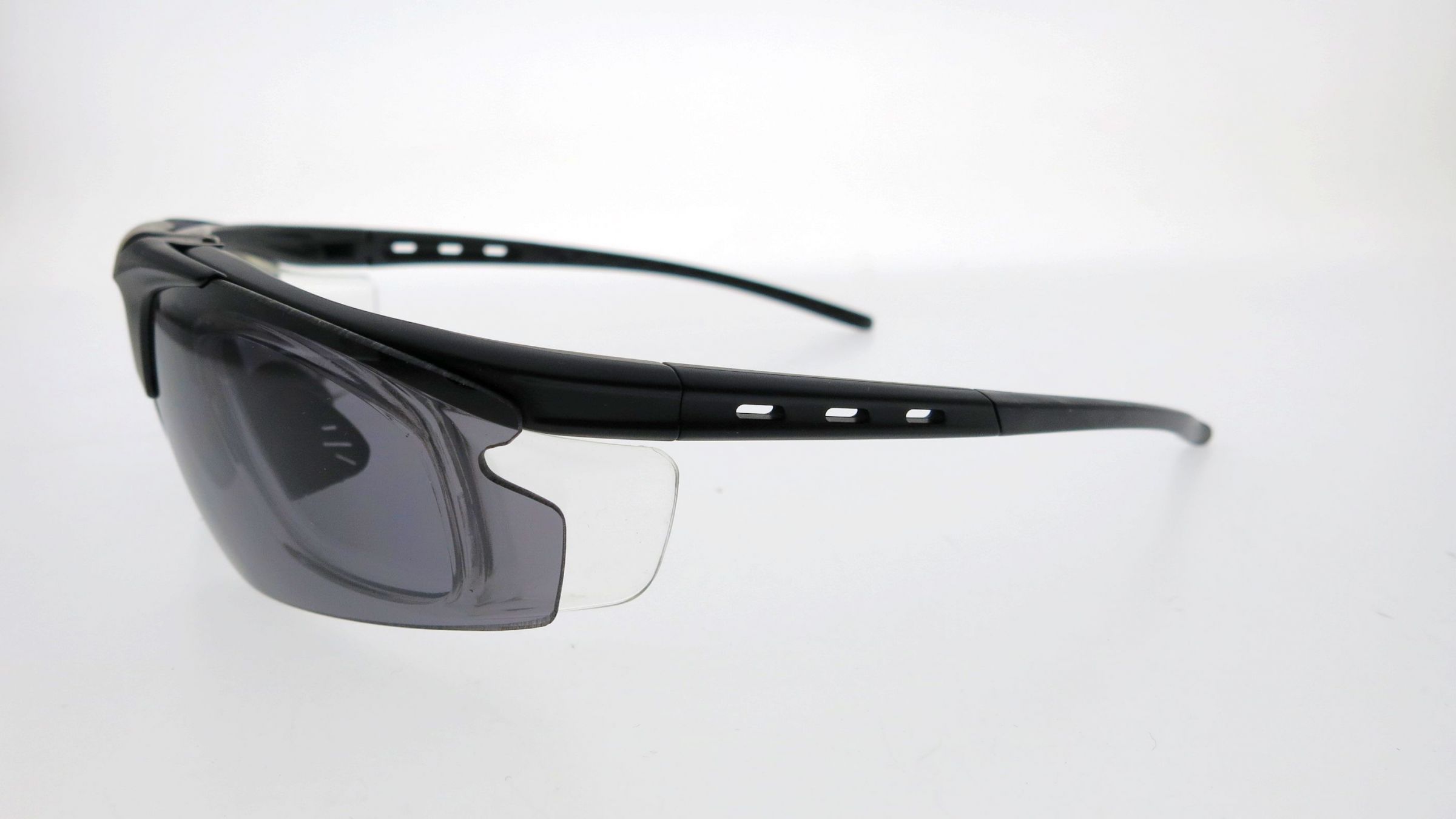 Descubrir 80+ imagen are oakley sunglasses made in china Thptnganamst