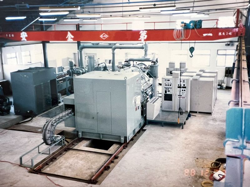 Photo of the vacuum metallizer machine in 1988.