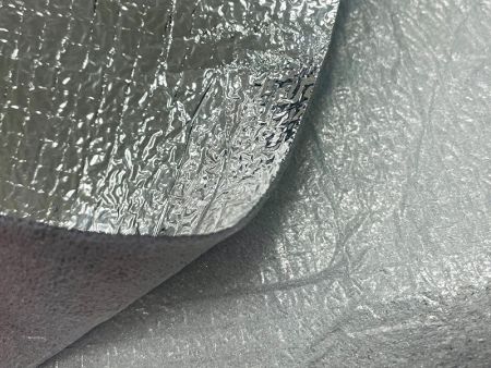 Filmes de laminação para aplicações de papel e papelão. - A almofada de isolamento térmico é feita de folha de alumínio anexada.