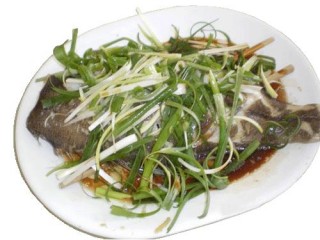 Hành lá trên cá hp .