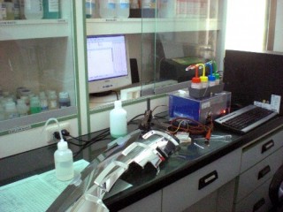 Per laboratorio approvato dalla TAF si intende un laboratorio con apparecchiature di prova qualificate per l'esecuzione di prove al fine di creare prodotti placcati in plastica realizzati con precisione.
