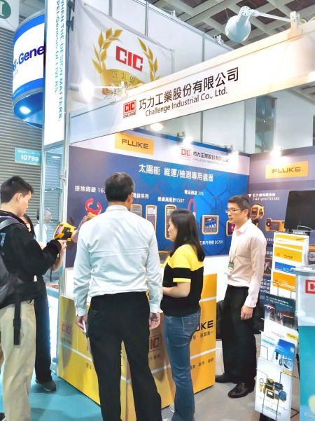 CIC (Challenge Industrial Co., Ltd.) and FLUKE representatives assisting visitors at "2019 Energy Taiwan" Exhibition