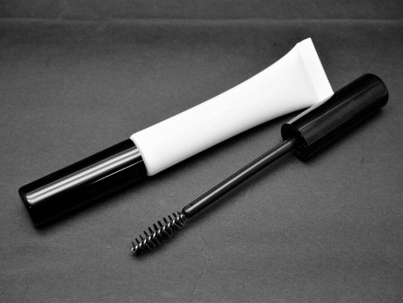 D16 Brush Tube - PE Lip Gloss Tube Packaging with Brush, Diameter 16mm Customized Tube Length