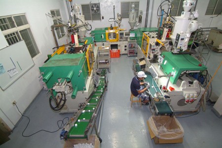 Cosmetic packaging cap injection machine.