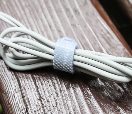 Crochet et boucle pour câble