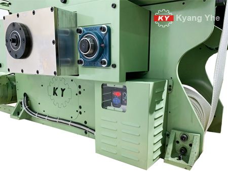 KY Heavy Narrow Fabric Needle Loom - Système de lubrification électronique, le réglage PLC peut contrôler l'approvisionnement en huile et la régulation.