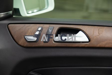 The car interior is decorated with PVC wood grain sheet, which are beautiful and textured.