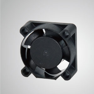 El ventilador de enfriamiento TITAN- DC con ventilador de 25 mm x 25 mm x 10 mm, proporciona tipos versátiles para las necesidades del usuario.
